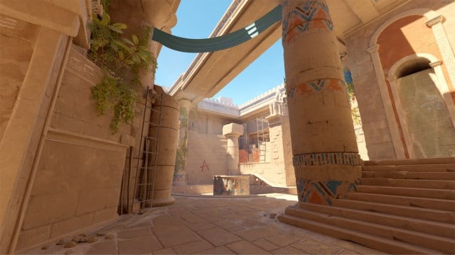 Counter-Strike 2의 이집트 사원 지도인 아누비스(Anubis)의 A 폭탄 현장,